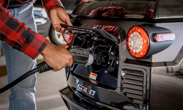 Electra-Meccanica-SOLO-MiniEV-รถยนต์ไฟฟ้า-ชาร์จ