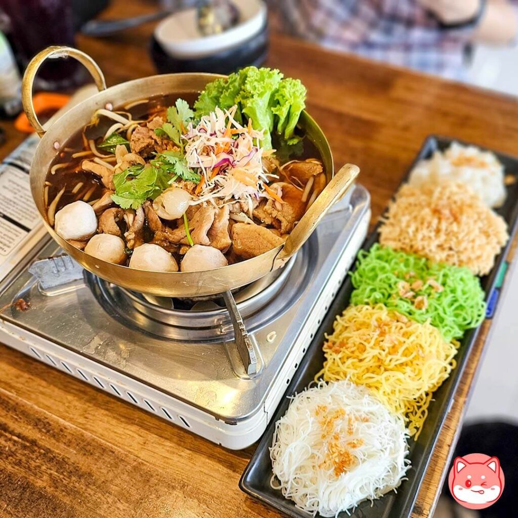ก๋วยเตี๋ยวตุ๋นลำไย